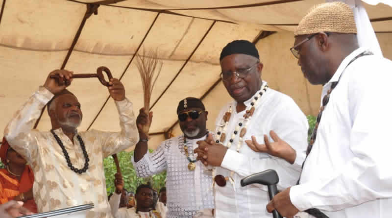 Bonkeng-Penja : l’Ambassadeur Ndocki Victor remet les clés du nouveau Palais royal et salue un élan national de solidarité